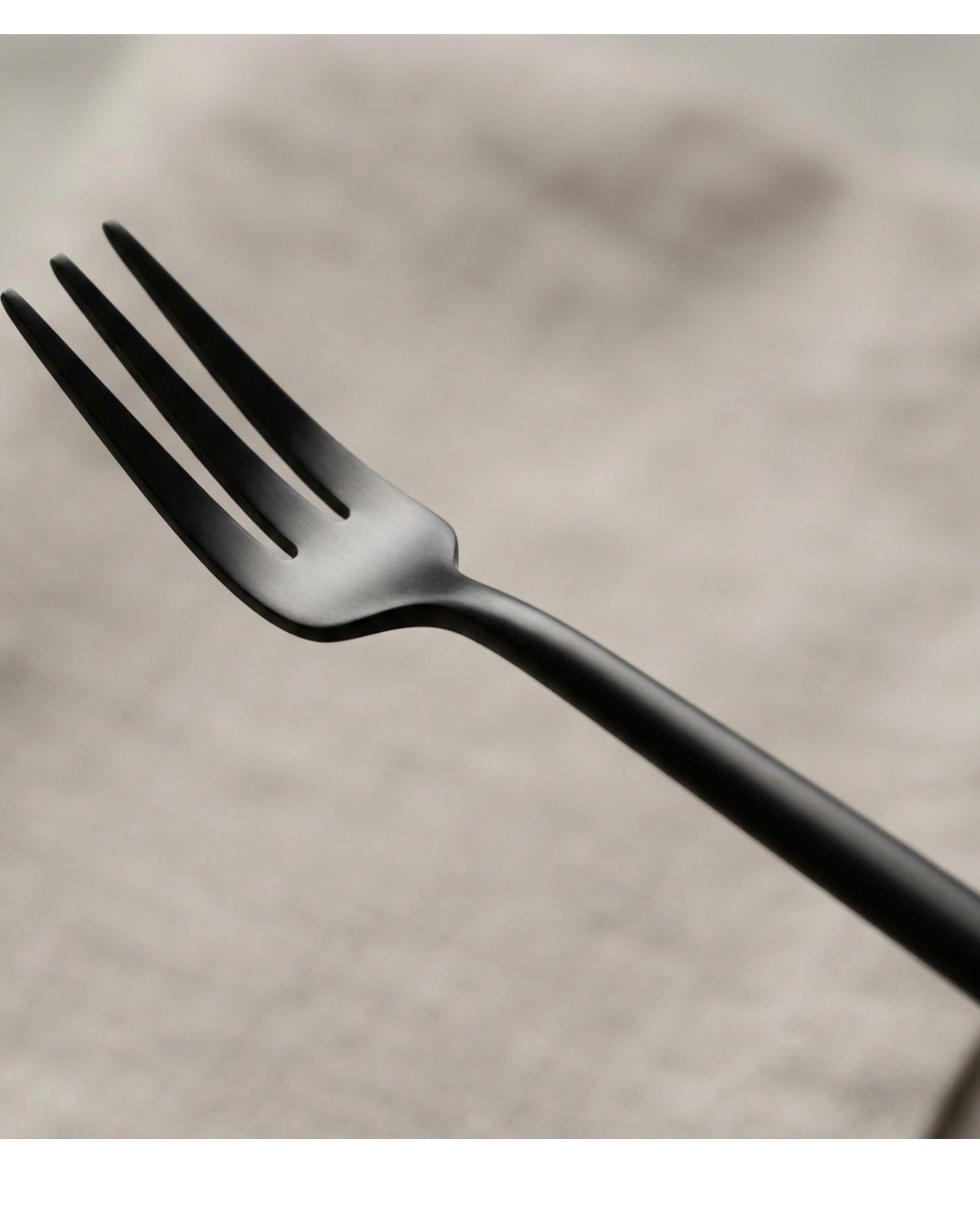 Hvby Black PVD Long-Handle Fruit Forks 22 cm Set of 4 - Detail view